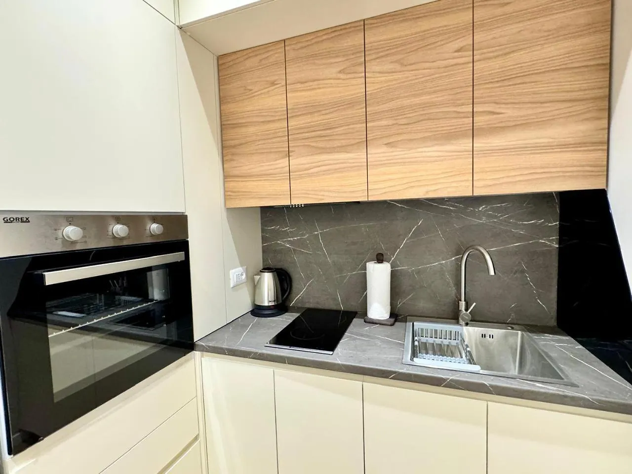 Hotel E&R Apartments At Myslym Shyri Tirana