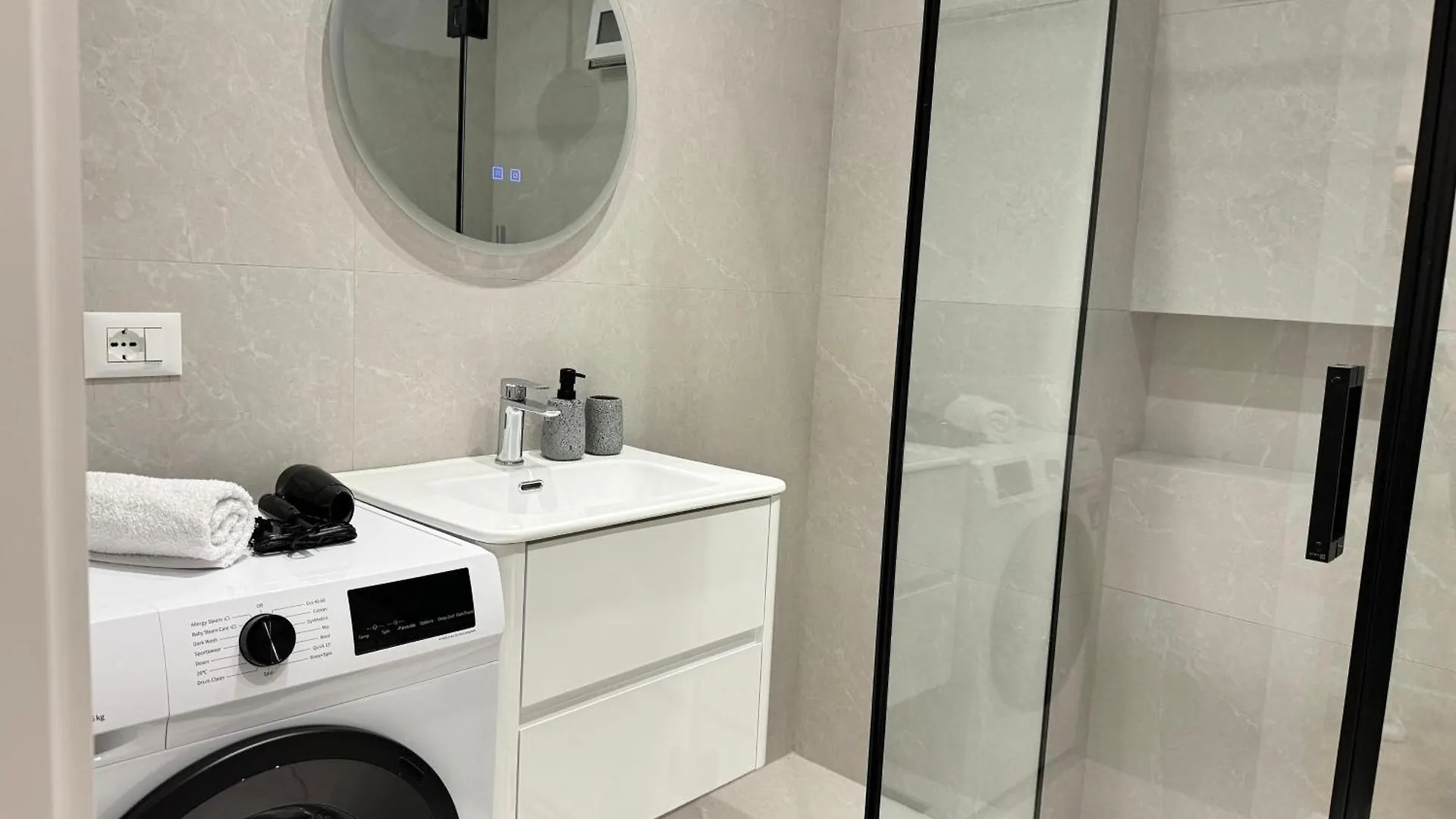 E&R Apartments At Myslym Shyri Tirana Hotel