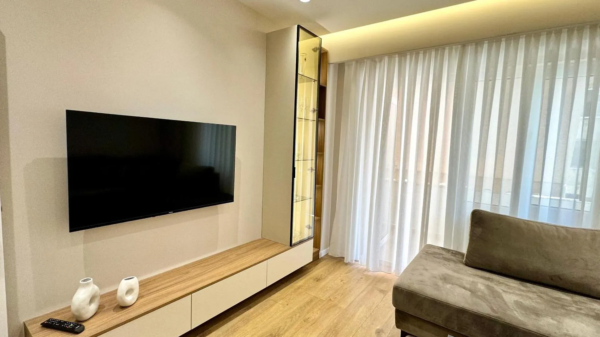 E&R Apartments At Myslym Shyri Tirana 0*,  Albania